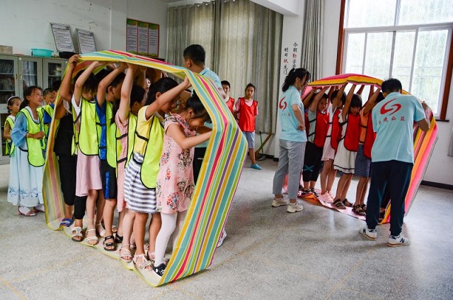 七彩志愿行 青春進(jìn)課堂——記合肥院志愿者團(tuán)隊走進(jìn)石臺縣仙寓鎮(zhèn)碧潭村支教活動-8-640.jpg 七彩志愿行 青春進(jìn)課堂——記合肥院志愿者團(tuán)隊走進(jìn)石臺縣仙寓鎮(zhèn)碧潭村支教活動-8-640.jpg