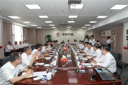 集團黨委書記、董事長周育先蒞臨中材節(jié)能調(diào)研指導